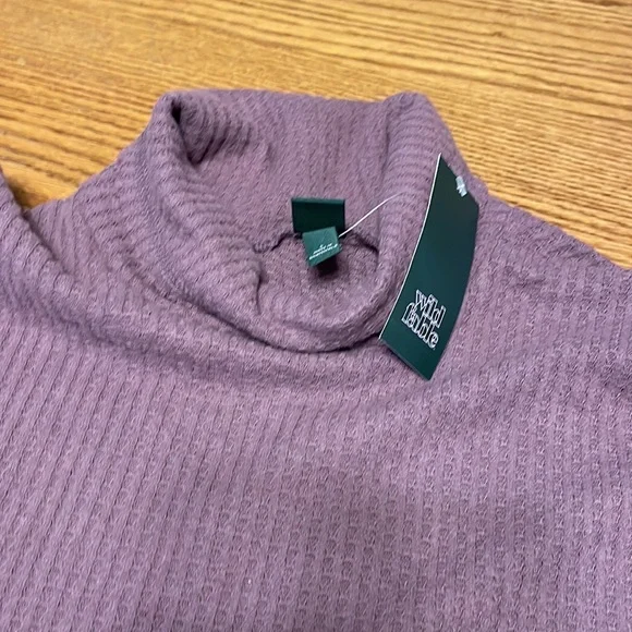 Wild Fable Long Sleeve CropTop - Picture 4 of 4